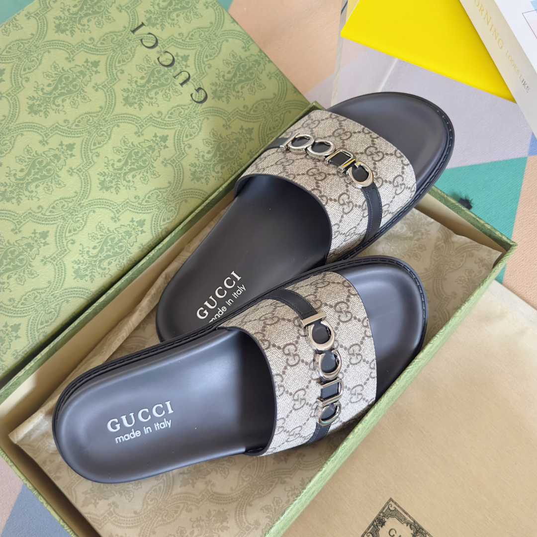 顶级版本：男款
Gucci古驰 最新 情侣款 双G 压花 一字 交叉 厚底 凉拖鞋 
原版购入开发 做货