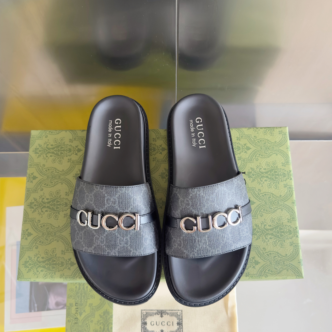 顶级版本：男款
Gucci古驰 最新 情侣款 双G 压花 一字 交叉 厚底 凉拖鞋 
原版购入开发 做货