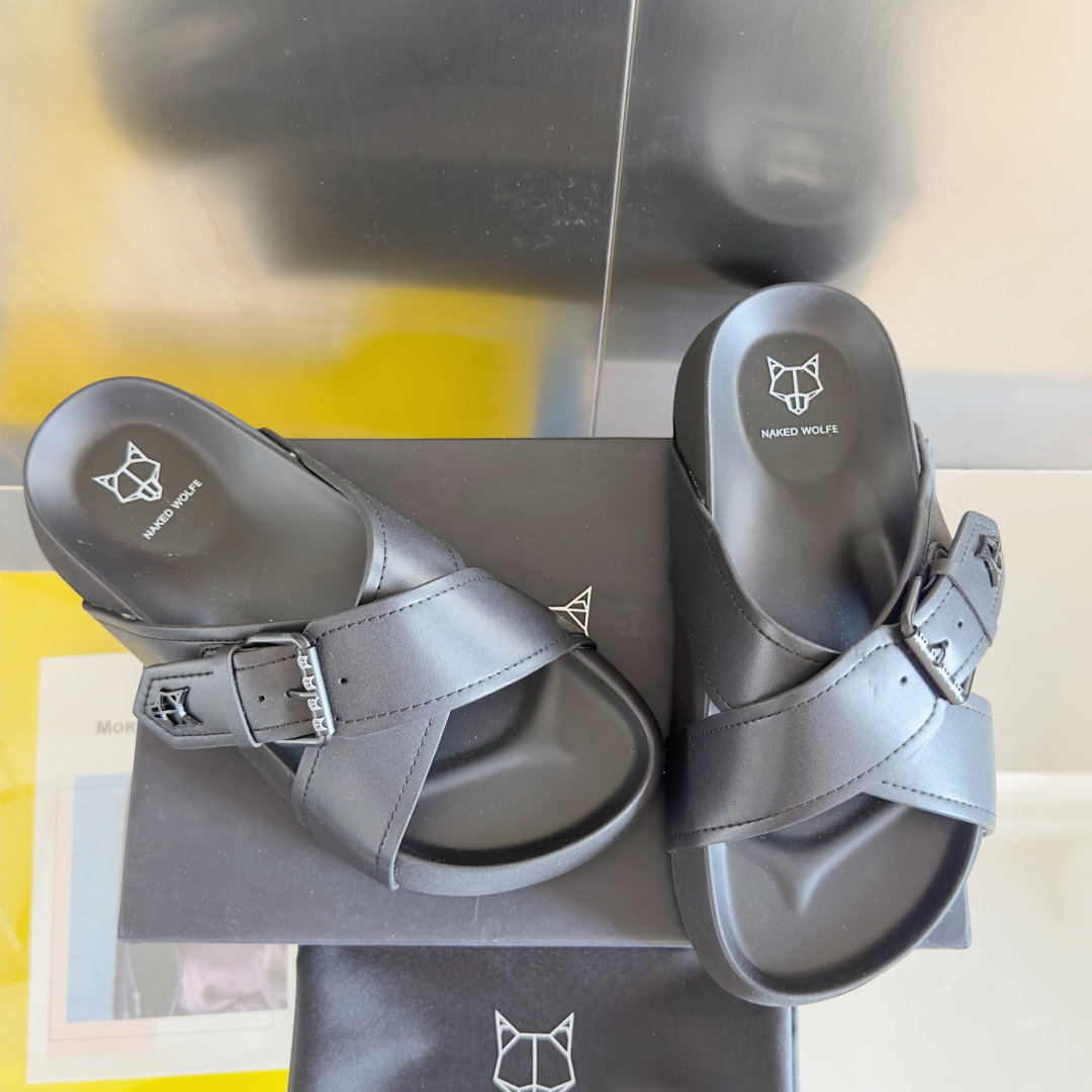 顶级版本：男款
Naked Wolfe 耐科沃夫 英国潮牌 狐狸 厚底 狼头 一字 夹脚 人字 凉拖鞋
