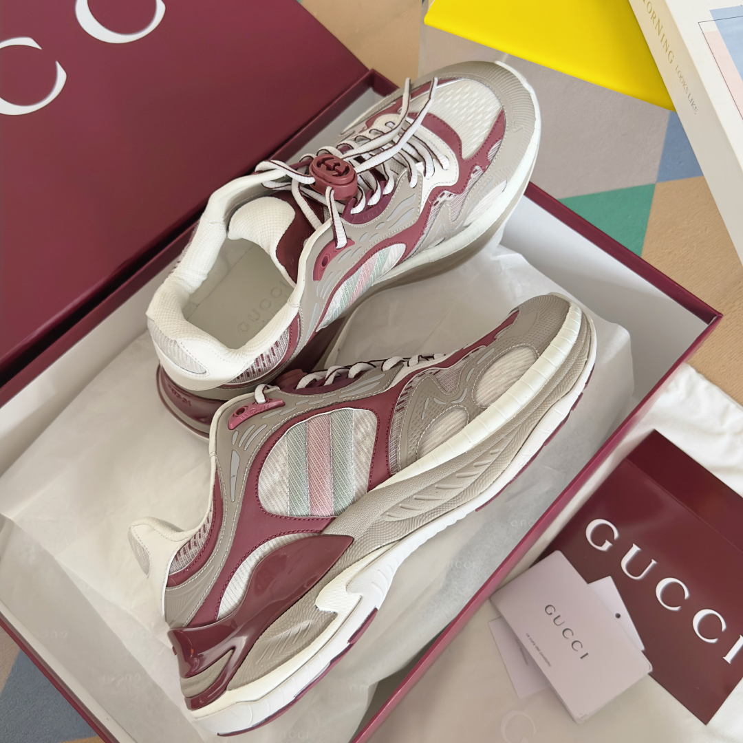 顶级版本：情侣款
Gucci古驰 2.0运动鞋 情侣款 复古 休闲鞋 跑鞋
原版购入开发 做货 这款Gu