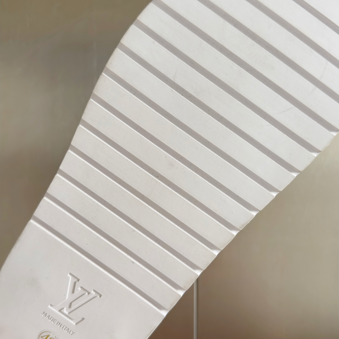 顶级版本：男款
LV路易威登L家 驴牌 厚底 浮雕 压花 凉拖鞋
本款 Miami 凉拖取材 Maxi 