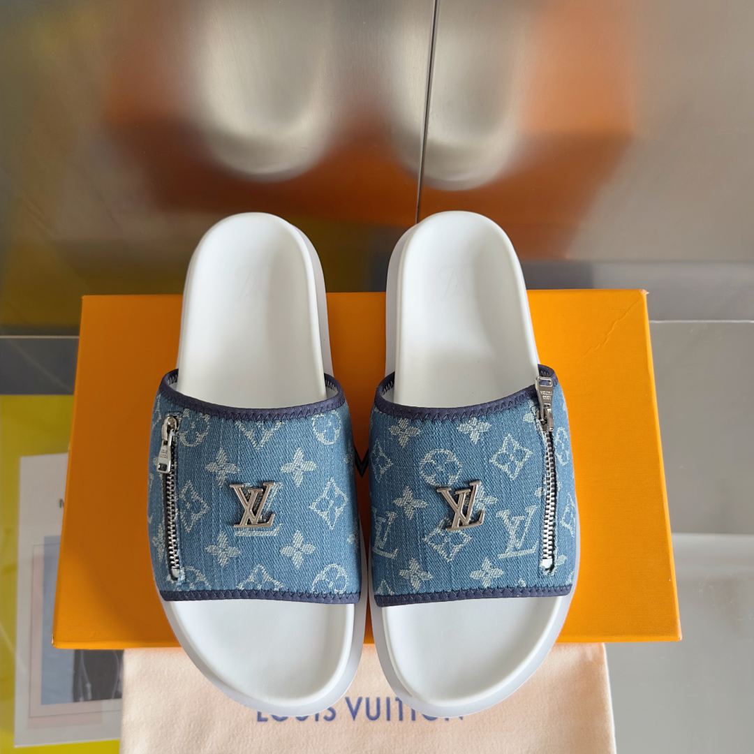 顶级版本：男款
LV路易威登L家 驴牌 厚底 浮雕 压花 凉拖鞋
本款 Miami 凉拖取材 Maxi 