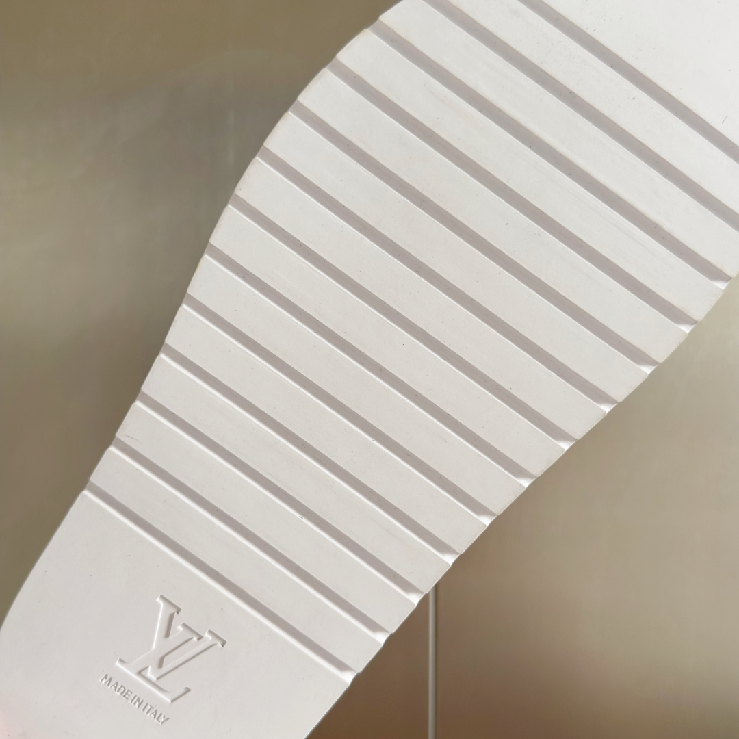 顶级版本：男款
LV路易威登L家 驴牌 厚底 浮雕 压花 凉拖鞋
本款 Miami 凉拖取材 Maxi 
