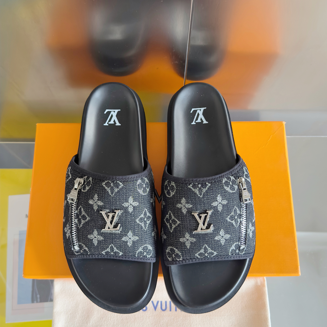 顶级版本：男款
LV路易威登L家 驴牌 厚底 浮雕 压花 凉拖鞋
本款 Miami 凉拖取材 Maxi 
