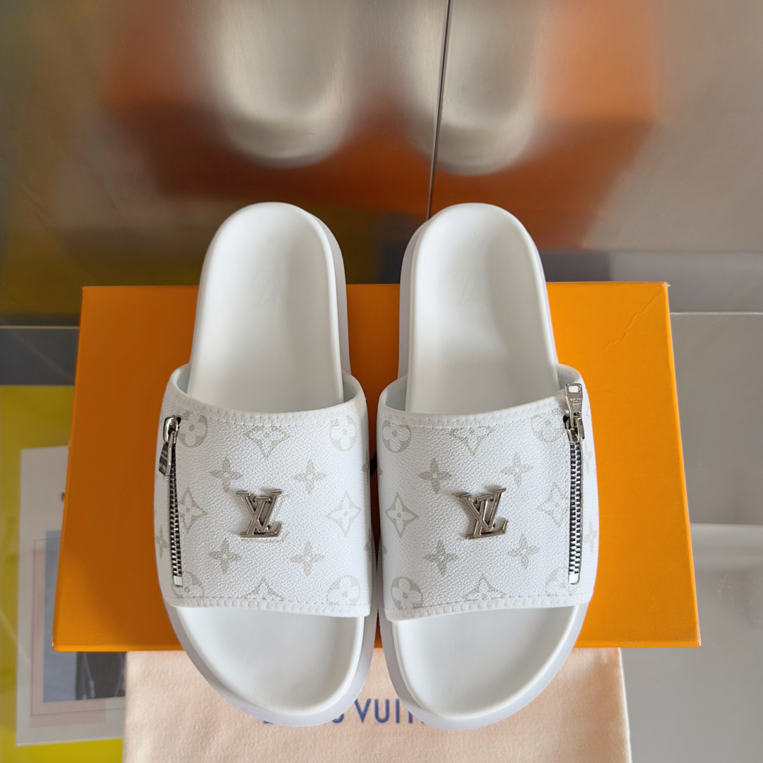 顶级版本：男款
LV路易威登L家 驴牌 厚底 浮雕 压花 凉拖鞋
本款 Miami 凉拖取材 Maxi 
