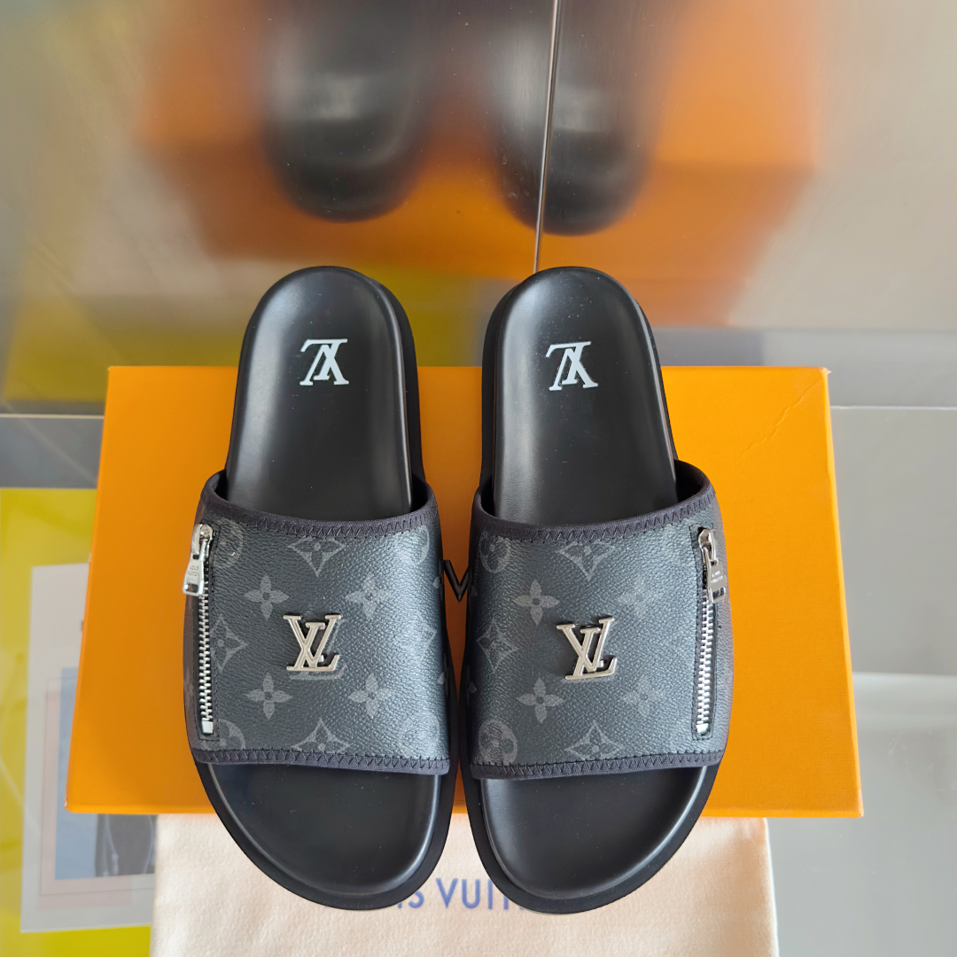 顶级版本：男款
LV路易威登L家 驴牌 厚底 浮雕 压花 凉拖鞋
本款 Miami 凉拖取材 Maxi 