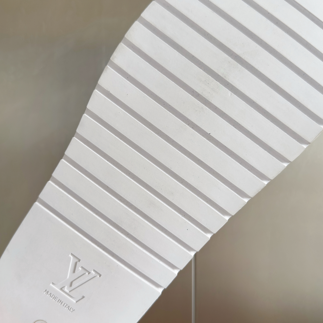顶级版本：男款
LV路易威登L家 驴牌 厚底 浮雕 压花 凉拖鞋
本款 Miami 凉拖取材 Maxi 