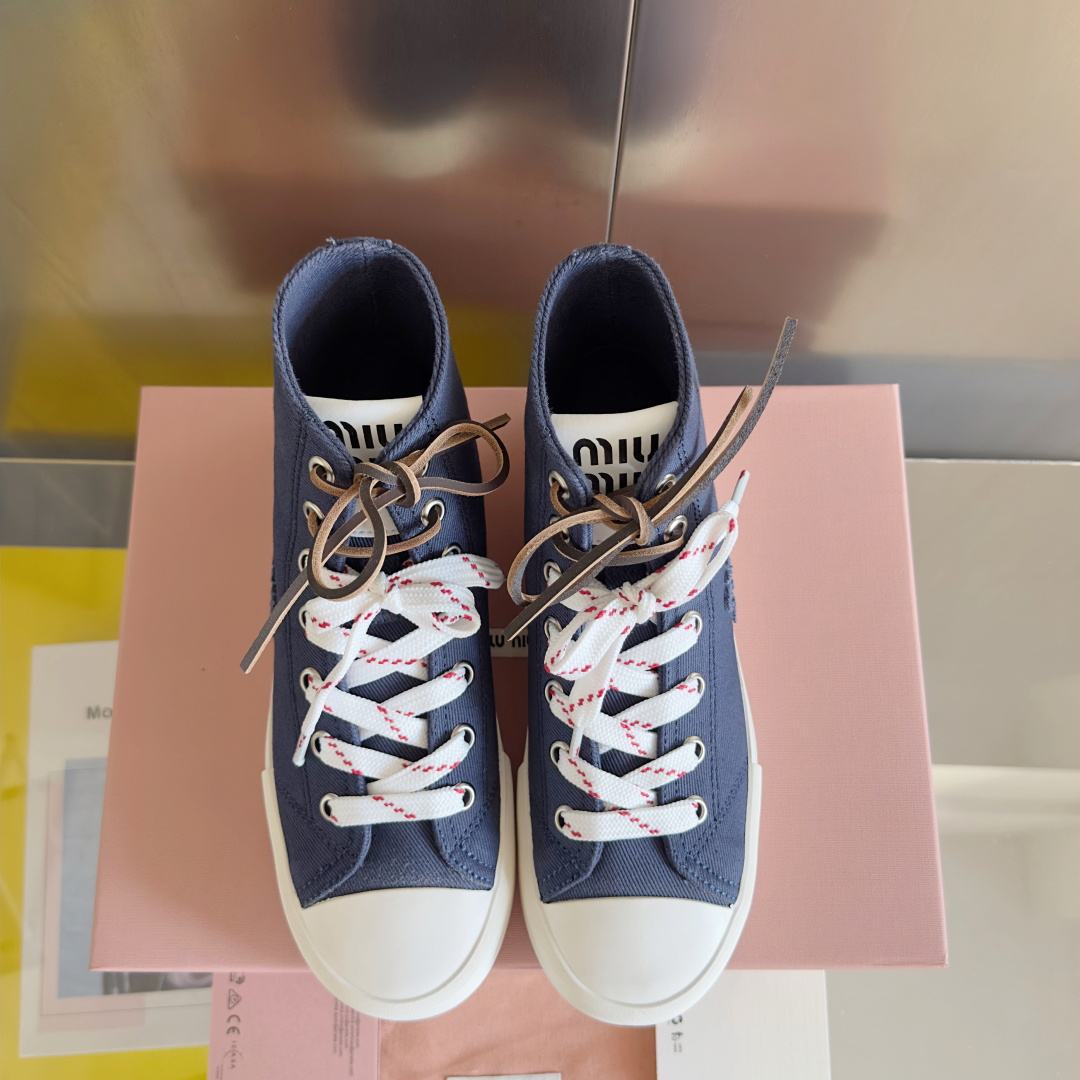 顶级版本：女款
MiuMiu 缪缪 最新款 水洗 丹宁 牛仔布 帆布鞋 厚底 休闲 运动鞋 
原版购入开