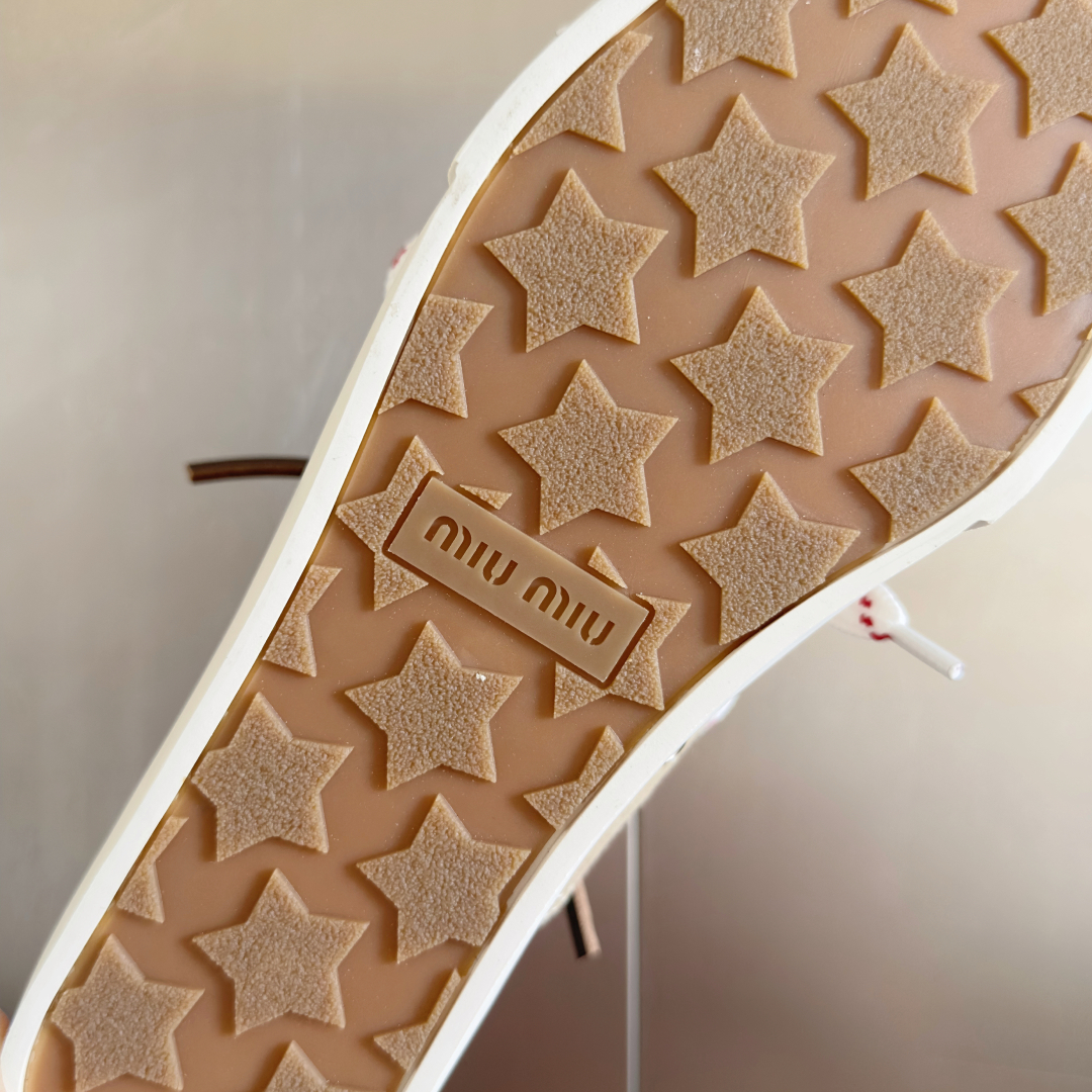 顶级版本：女款
MiuMiu 缪缪 最新款 水洗 丹宁 牛仔布 帆布鞋 厚底 休闲 运动鞋 
原版购入开