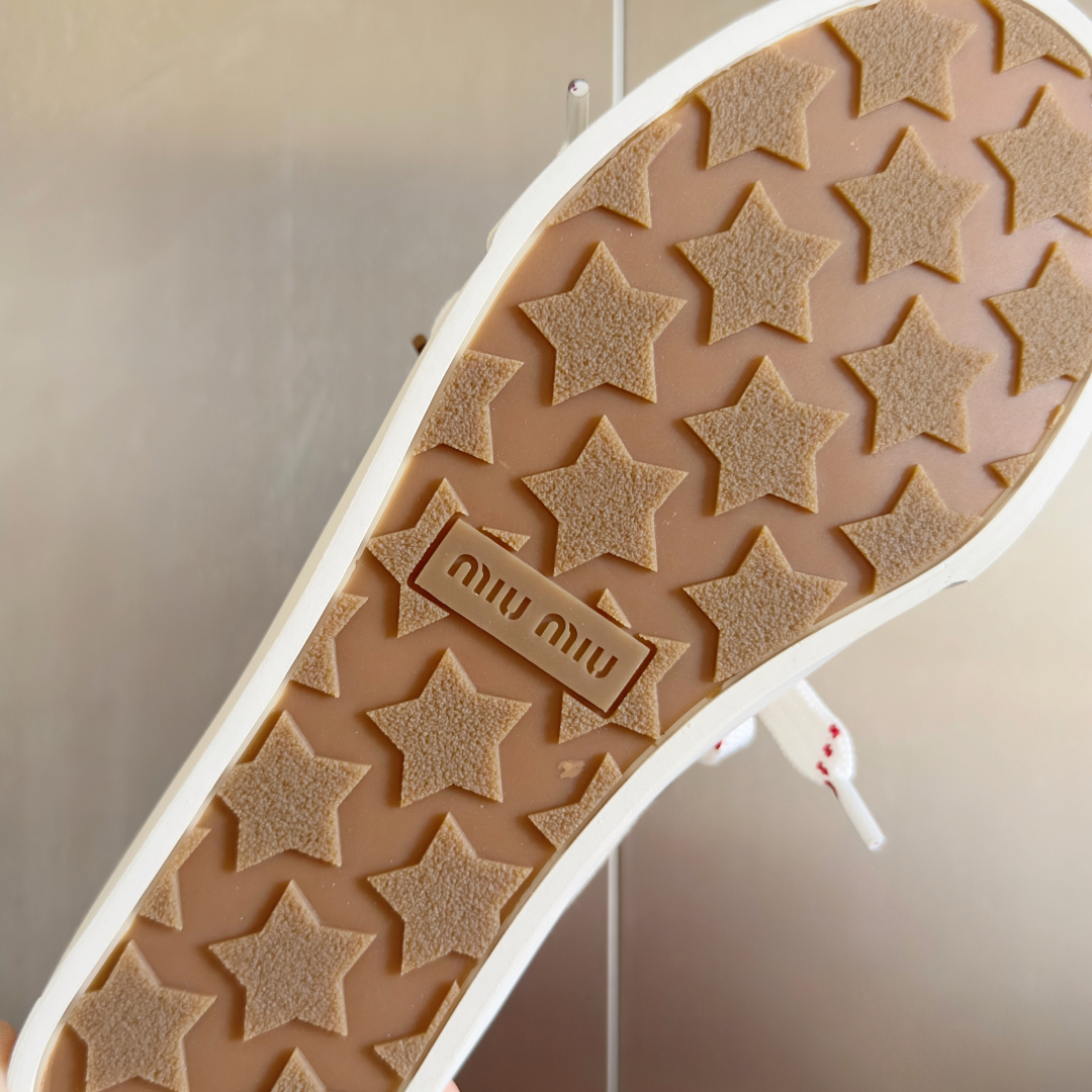 顶级版本：女款
MiuMiu 缪缪 最新款 水洗 丹宁 牛仔布 帆布鞋 厚底 休闲 运动鞋 
原版购入开