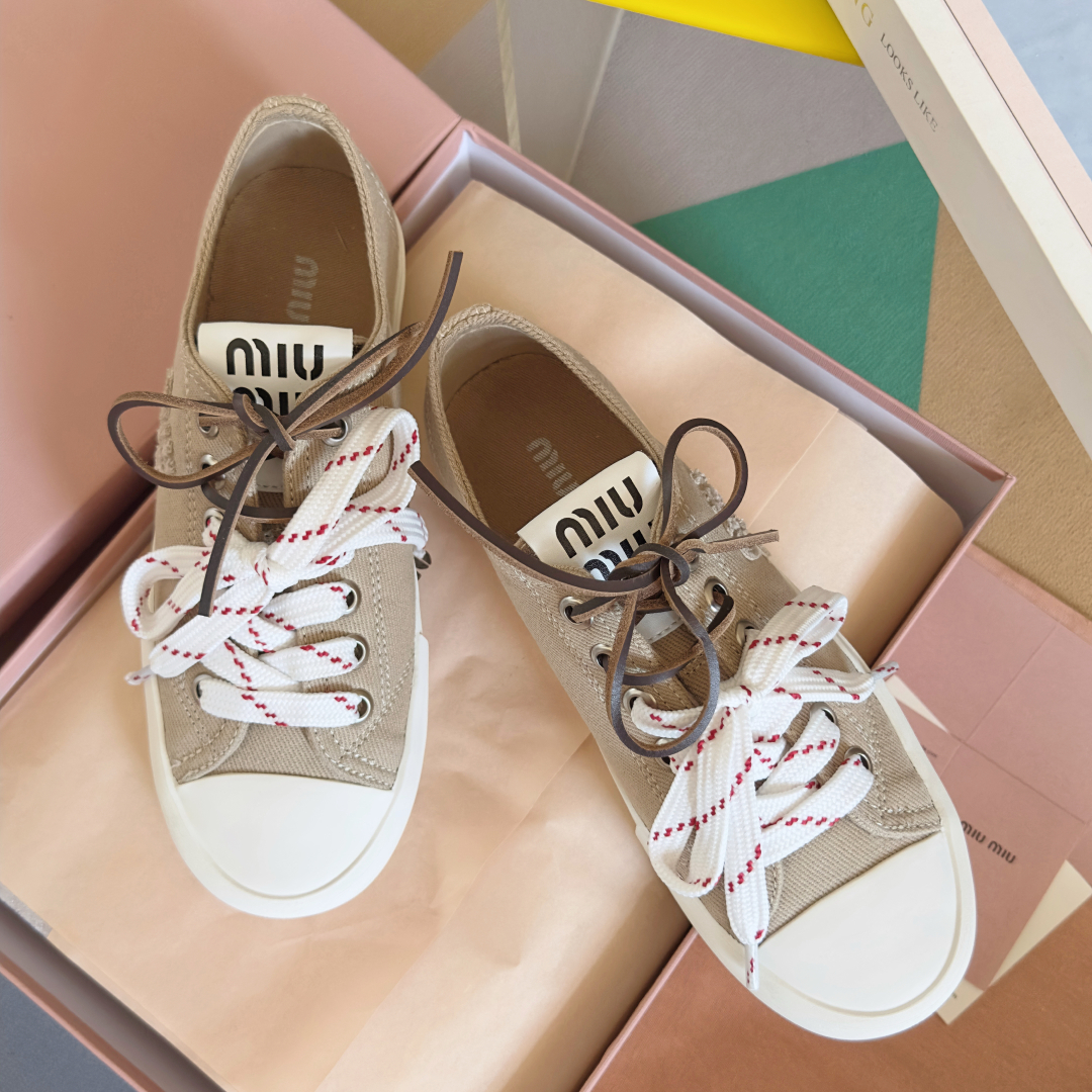 顶级版本：女款
MiuMiu 缪缪 最新款 水洗 丹宁 牛仔布 帆布鞋 厚底 休闲 运动鞋 
原版购入开