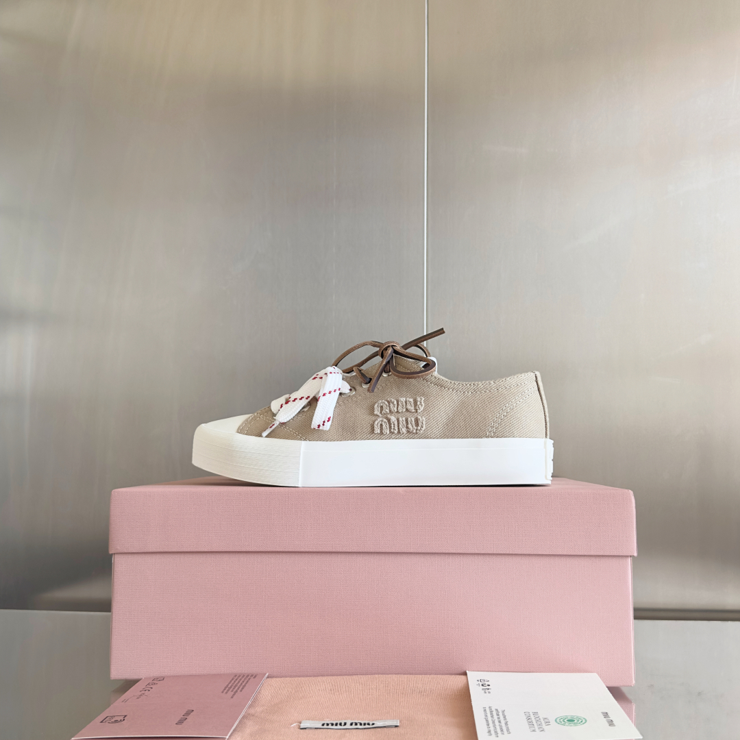 顶级版本：女款
MiuMiu 缪缪 最新款 水洗 丹宁 牛仔布 帆布鞋 厚底 休闲 运动鞋 
原版购入开