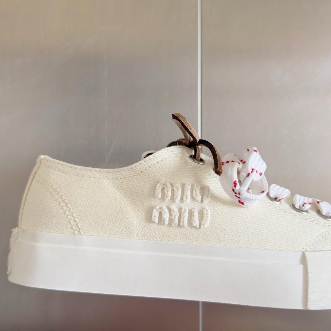 顶级版本：女款
MiuMiu 缪缪 最新款 水洗 丹宁 牛仔布 帆布鞋 厚底 休闲 运动鞋 
原版购入开