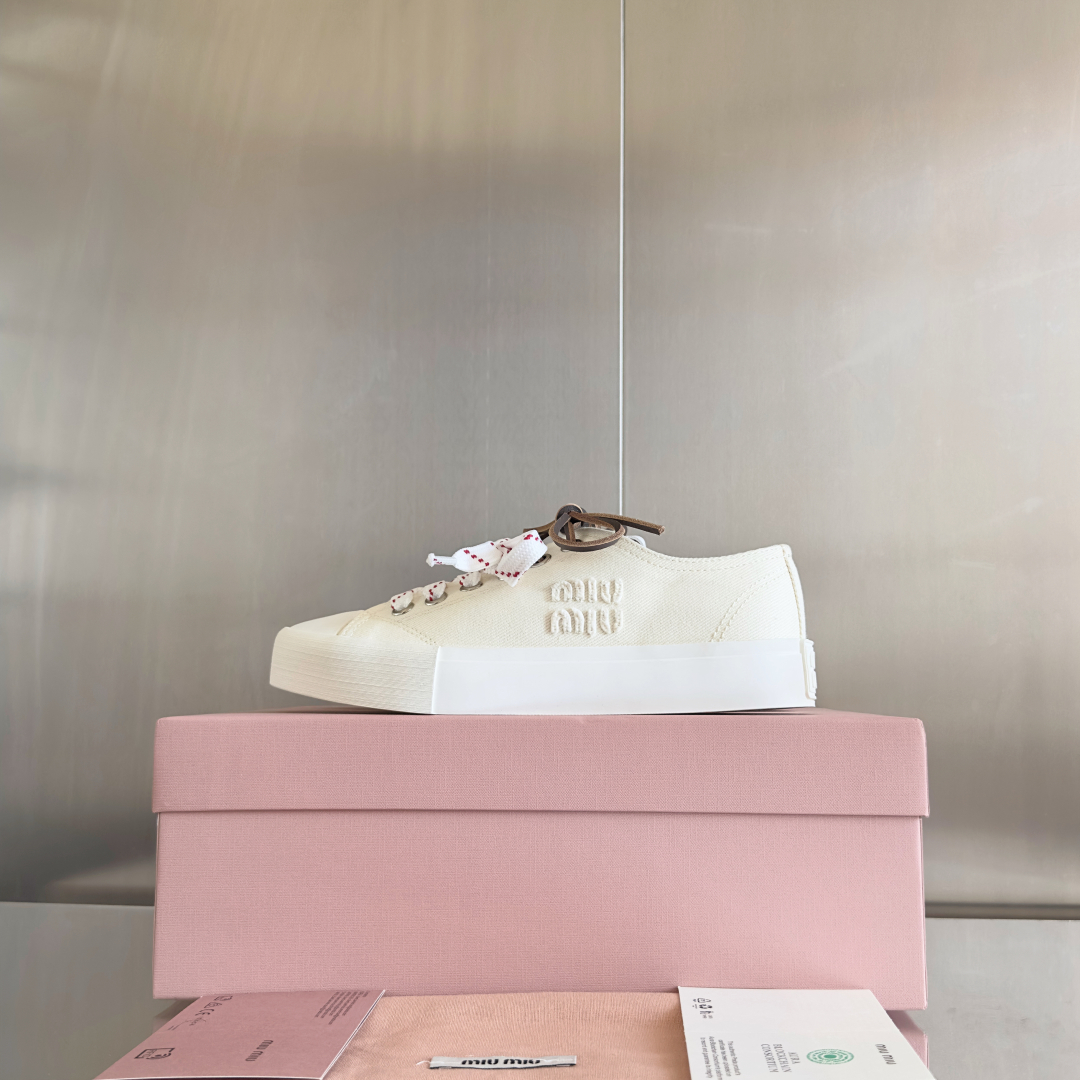 顶级版本：女款
MiuMiu 缪缪 最新款 水洗 丹宁 牛仔布 帆布鞋 厚底 休闲 运动鞋 
原版购入开