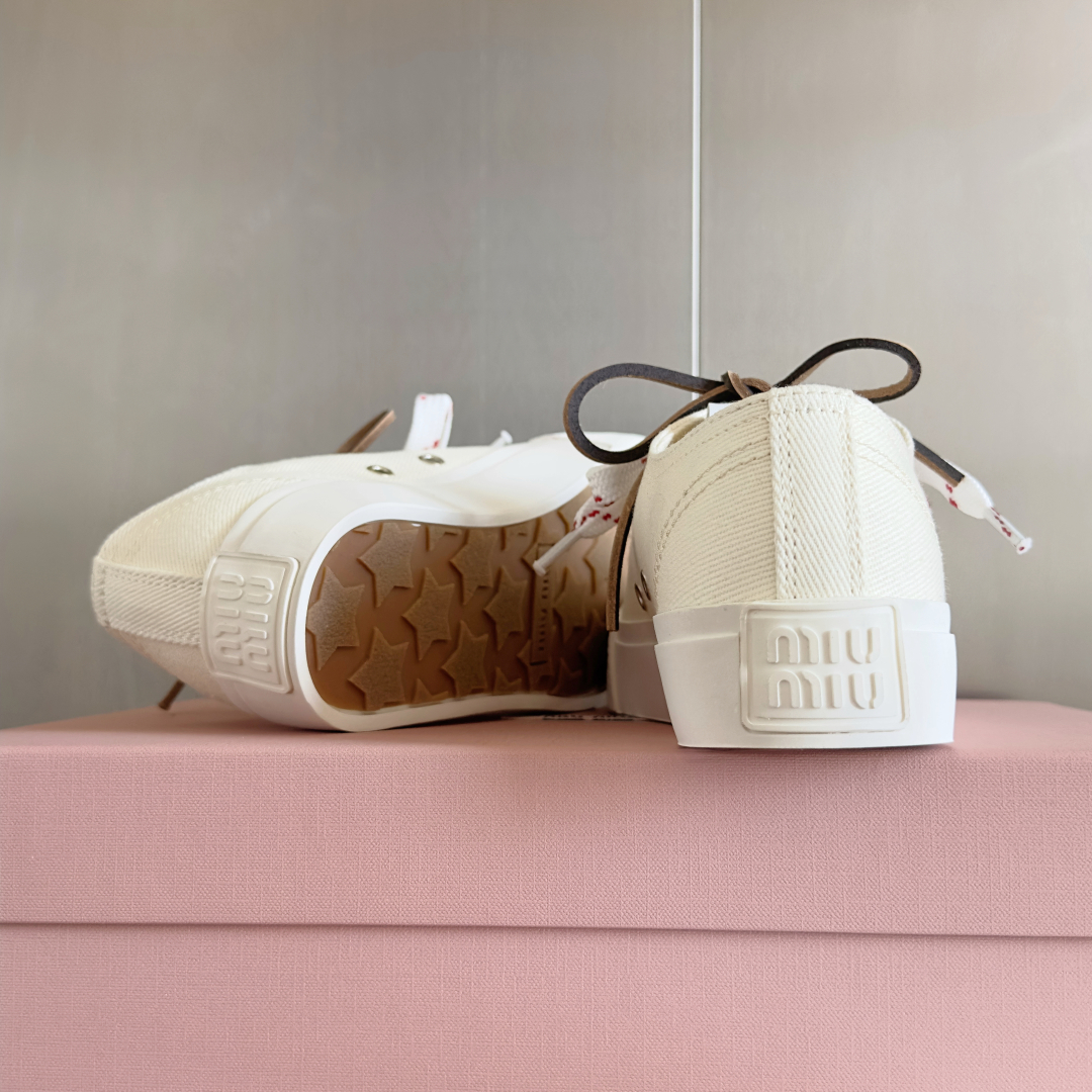 顶级版本：女款
MiuMiu 缪缪 最新款 水洗 丹宁 牛仔布 帆布鞋 厚底 休闲 运动鞋 
原版购入开