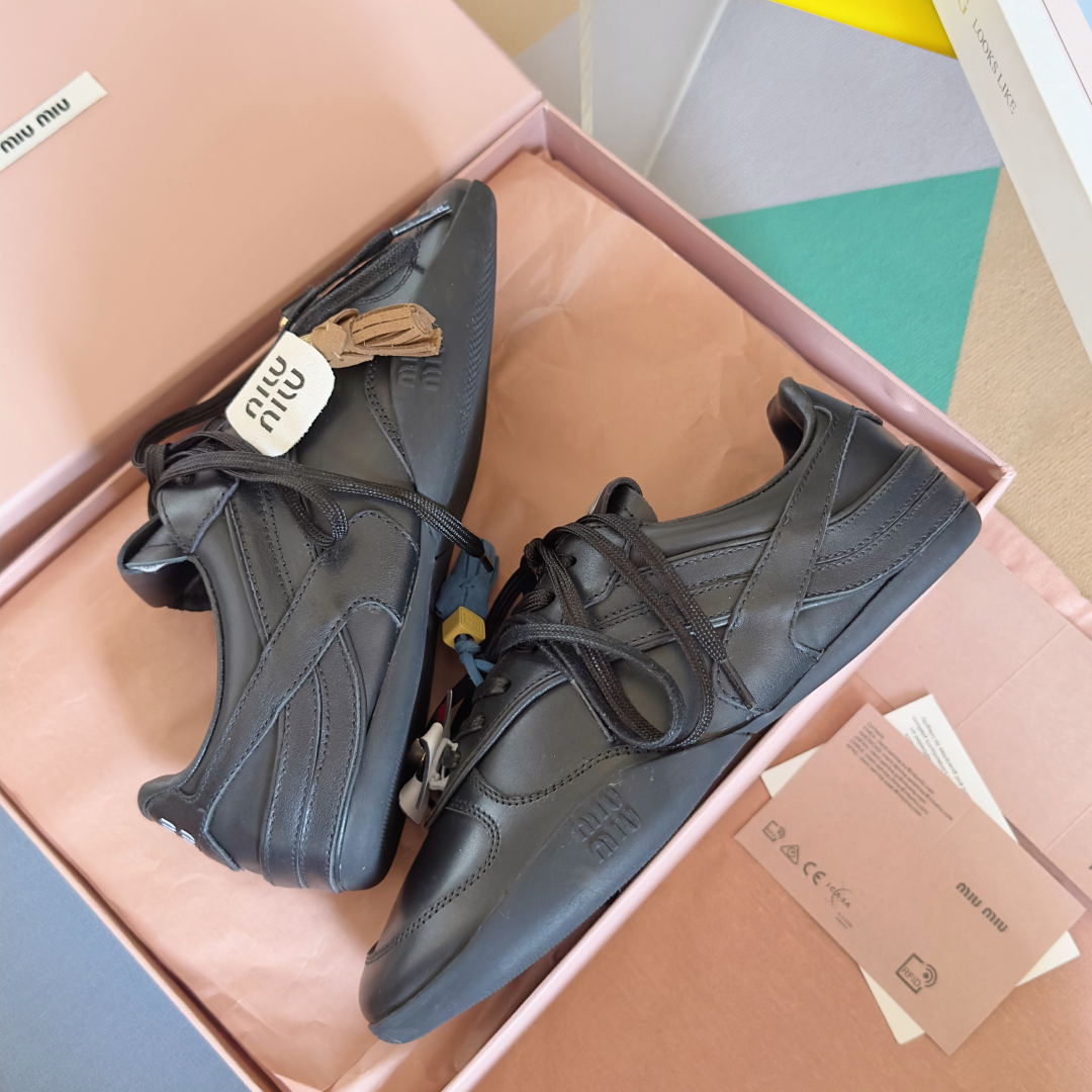 顶级版本MiuMiu缪缪 最新走秀款Gymnasium系列 拼色 休闲 运动鞋 德训鞋 阿甘鞋
原版购入