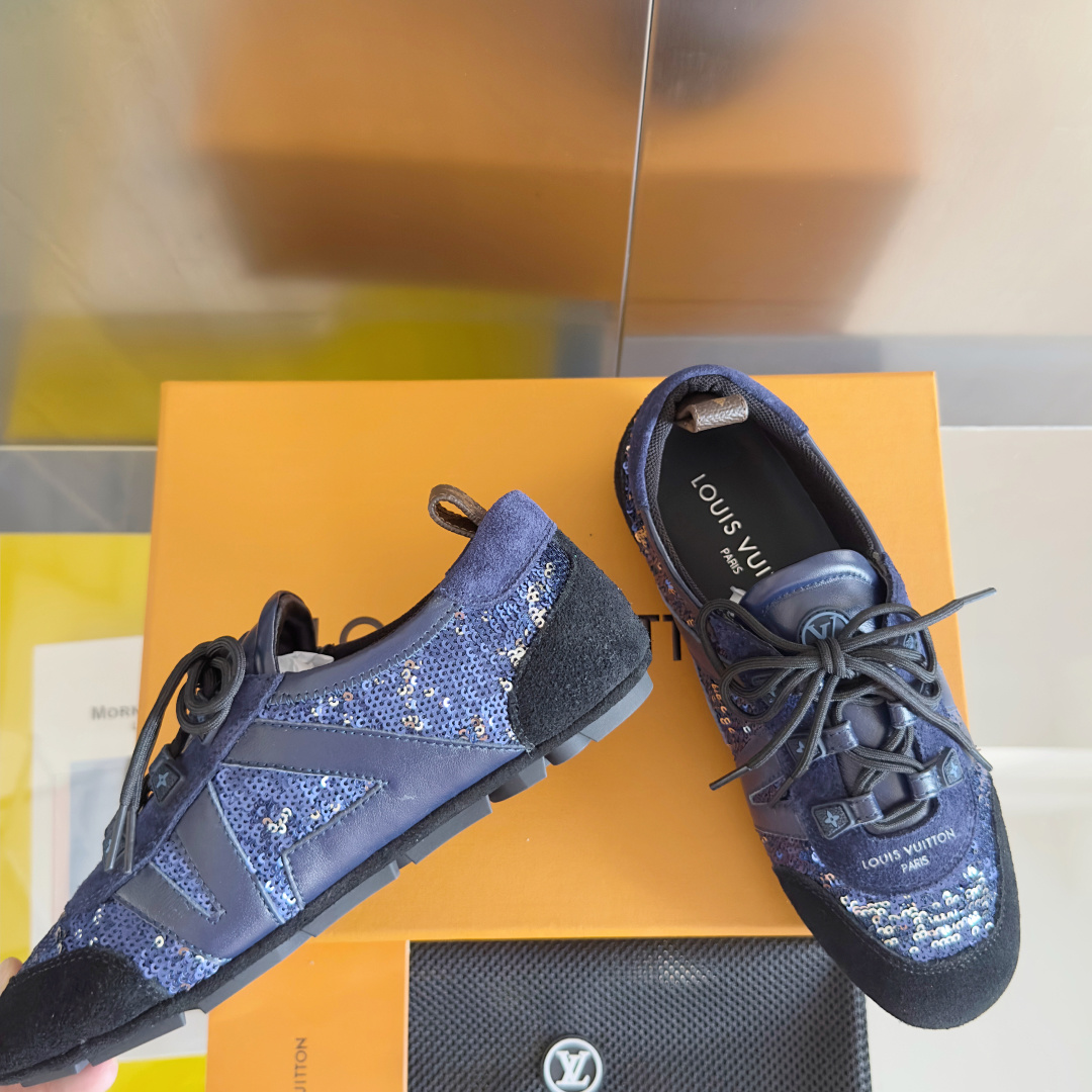 顶级版本:情侣款
LV路易威登 L家 驴牌 最新Sneakerina系列 情侣款 芭蕾运动鞋 德训鞋 休