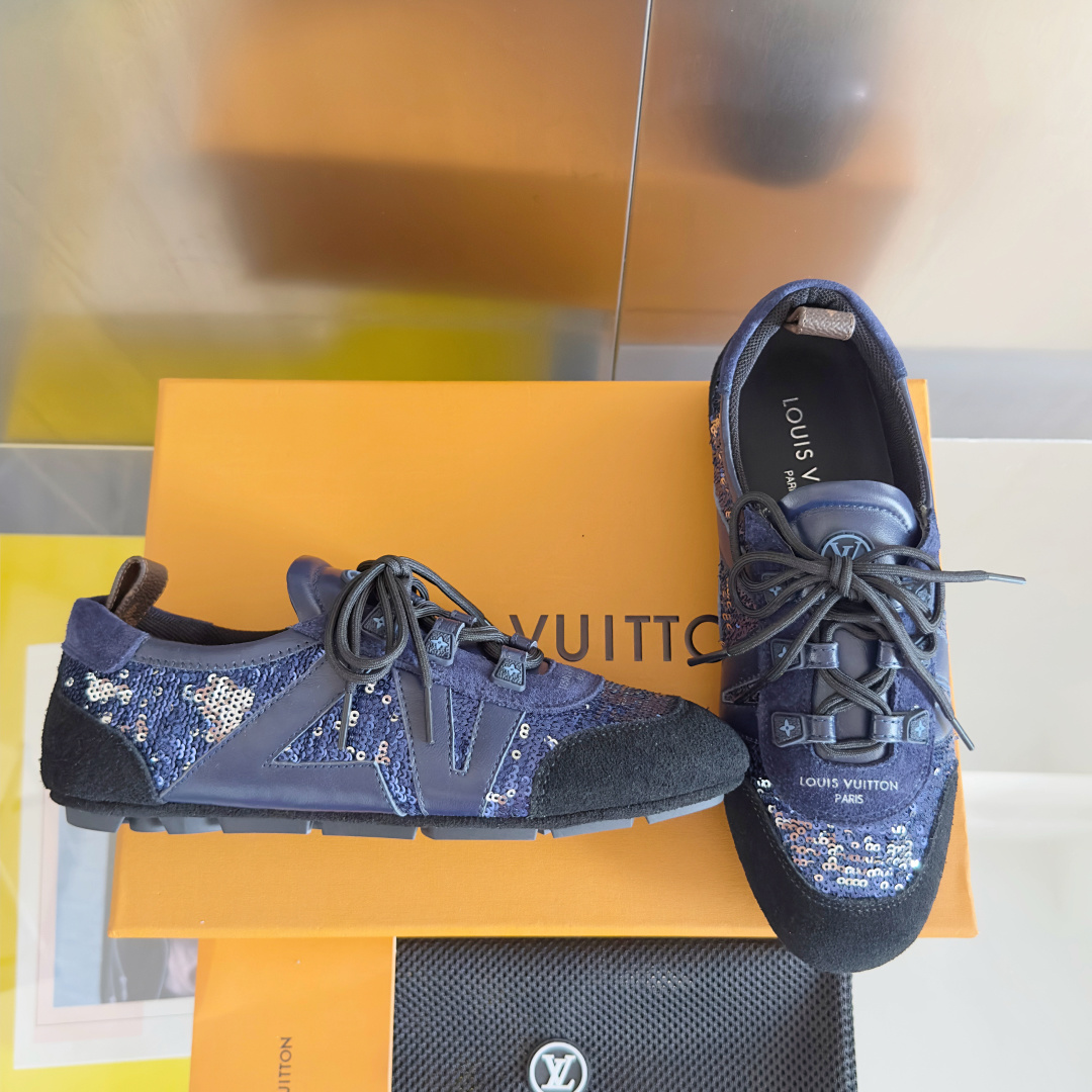 顶级版本:情侣款
LV路易威登 L家 驴牌 最新Sneakerina系列 情侣款 芭蕾运动鞋 德训鞋 休