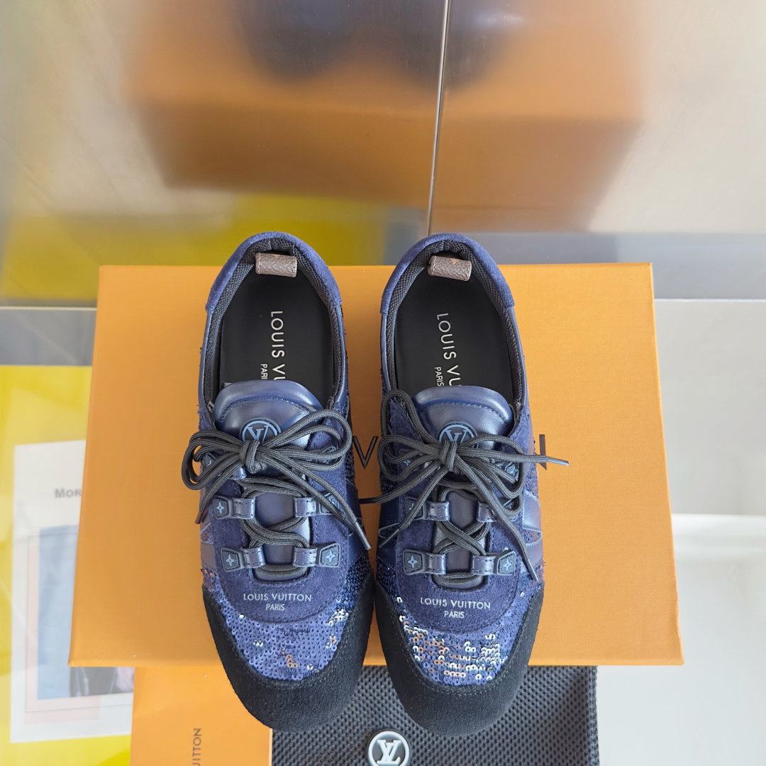 顶级版本:情侣款
LV路易威登 L家 驴牌 最新Sneakerina系列 情侣款 芭蕾运动鞋 德训鞋 休