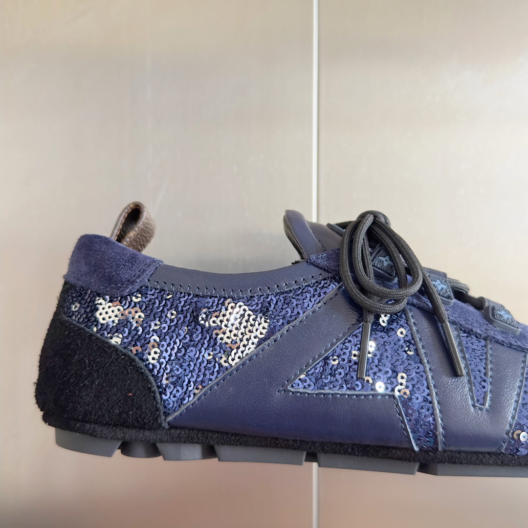 顶级版本:情侣款
LV路易威登 L家 驴牌 最新Sneakerina系列 情侣款 芭蕾运动鞋 德训鞋 休