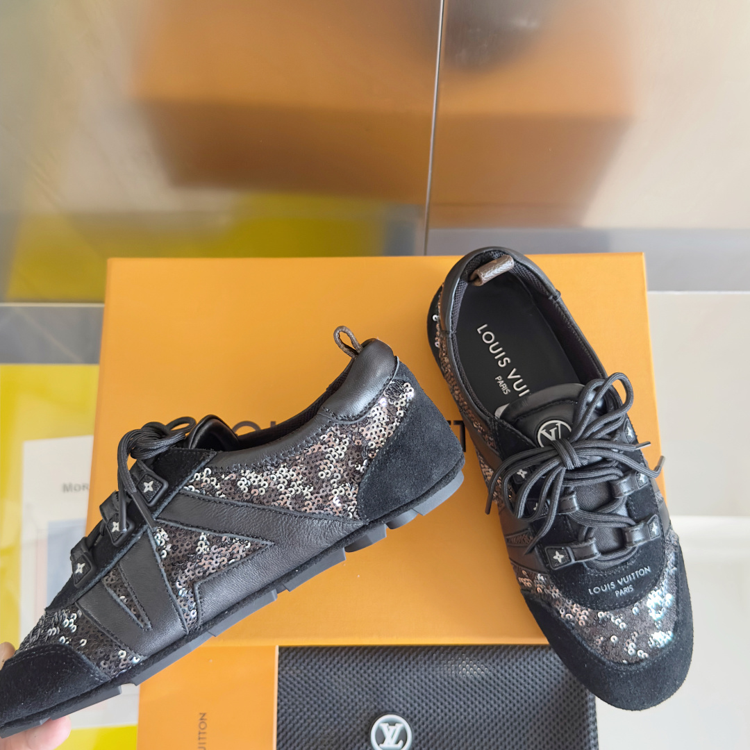 顶级版本:情侣款
LV路易威登 L家 驴牌 最新Sneakerina系列 情侣款 芭蕾运动鞋 德训鞋 休