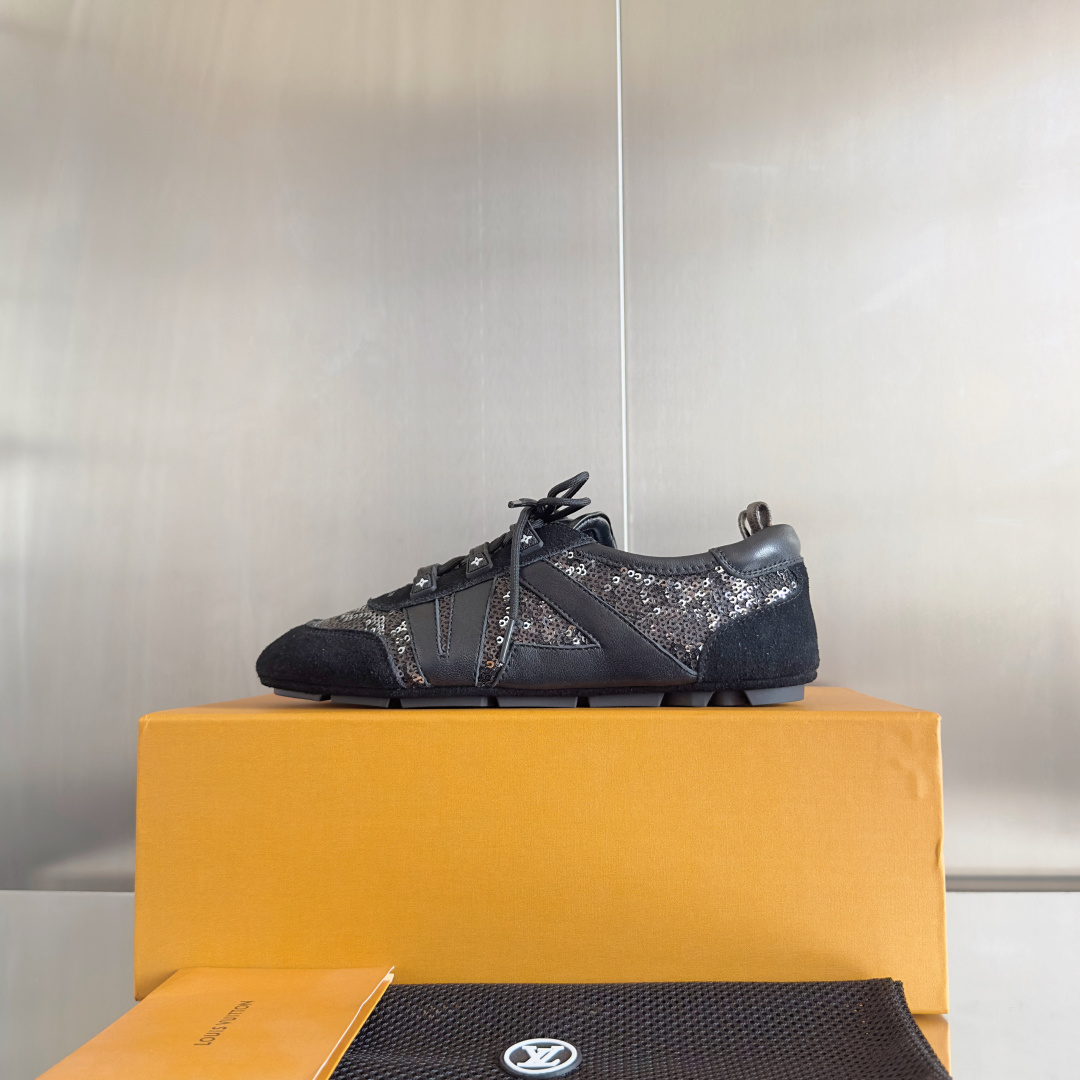 顶级版本:情侣款
LV路易威登 L家 驴牌 最新Sneakerina系列 情侣款 芭蕾运动鞋 德训鞋 休