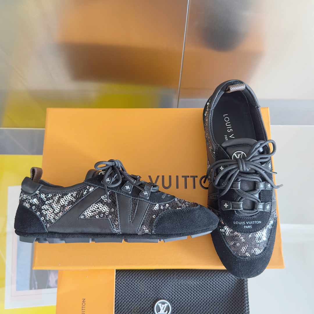顶级版本:情侣款
LV路易威登 L家 驴牌 最新Sneakerina系列 情侣款 芭蕾运动鞋 德训鞋 休