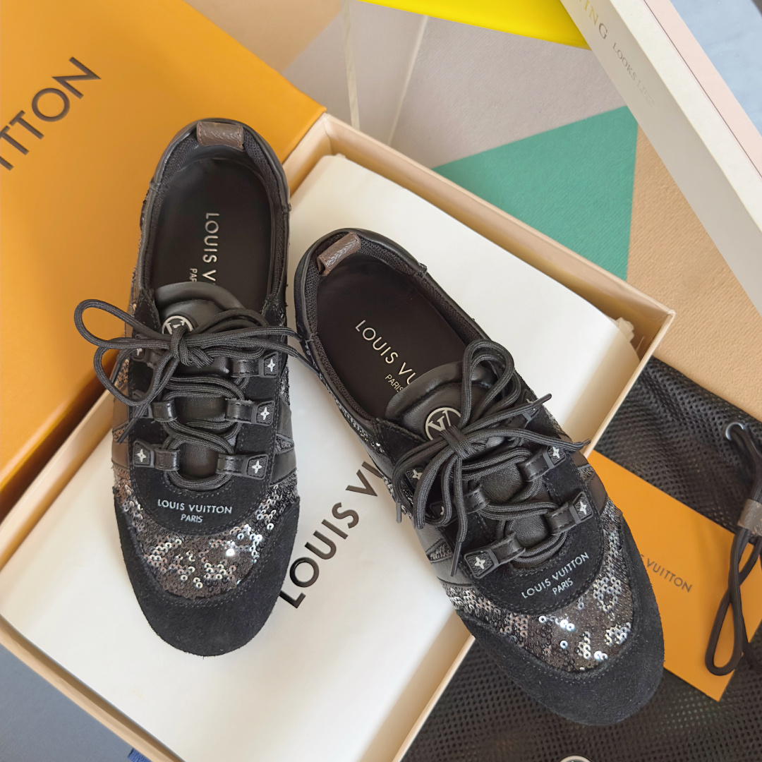 顶级版本:情侣款
LV路易威登 L家 驴牌 最新Sneakerina系列 情侣款 芭蕾运动鞋 德训鞋 休