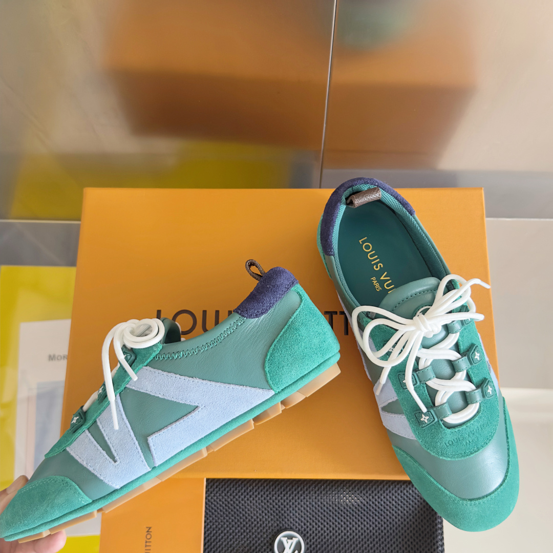 顶级版本:情侣款
LV路易威登 L家 驴牌 最新Sneakerina系列 情侣款 芭蕾运动鞋 德训鞋 休