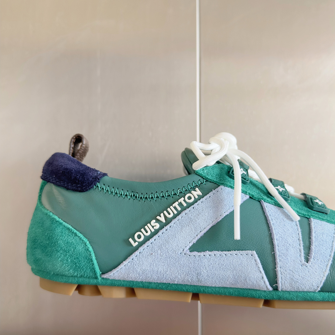 顶级版本:情侣款
LV路易威登 L家 驴牌 最新Sneakerina系列 情侣款 芭蕾运动鞋 德训鞋 休