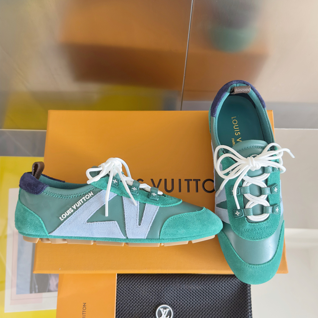 顶级版本:情侣款
LV路易威登 L家 驴牌 最新Sneakerina系列 情侣款 芭蕾运动鞋 德训鞋 休