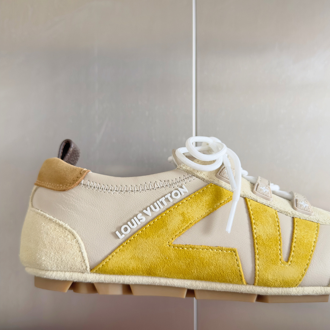 顶级版本:情侣款
LV路易威登 L家 驴牌 最新Sneakerina系列 情侣款 芭蕾运动鞋 德训鞋 休