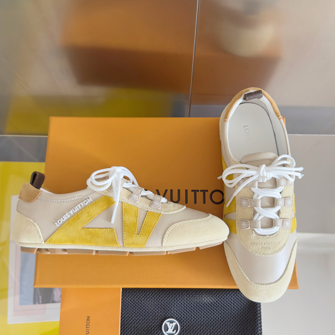 顶级版本:情侣款
LV路易威登 L家 驴牌 最新Sneakerina系列 情侣款 芭蕾运动鞋 德训鞋 休