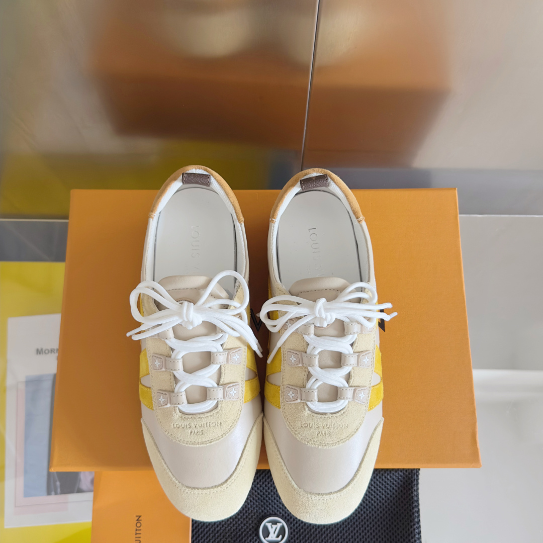 顶级版本:情侣款
LV路易威登 L家 驴牌 最新Sneakerina系列 情侣款 芭蕾运动鞋 德训鞋 休