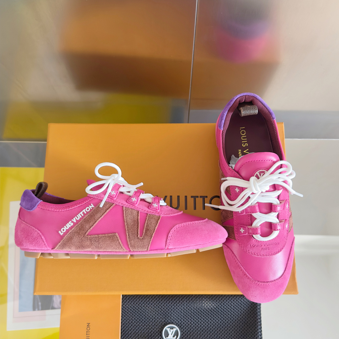 顶级版本:情侣款
LV路易威登 L家 驴牌 最新Sneakerina系列 情侣款 芭蕾运动鞋 德训鞋 休