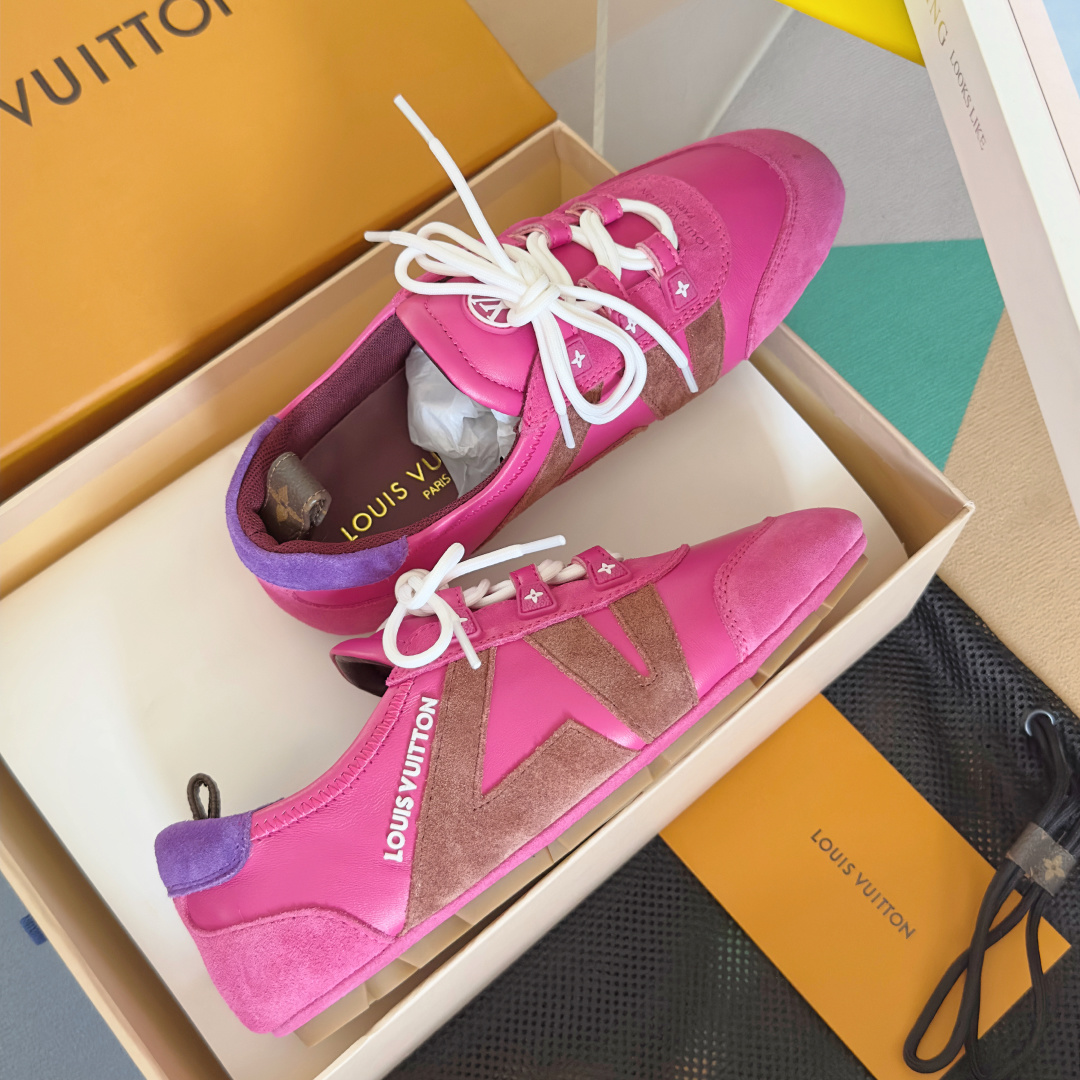 顶级版本:情侣款
LV路易威登 L家 驴牌 最新Sneakerina系列 情侣款 芭蕾运动鞋 德训鞋 休