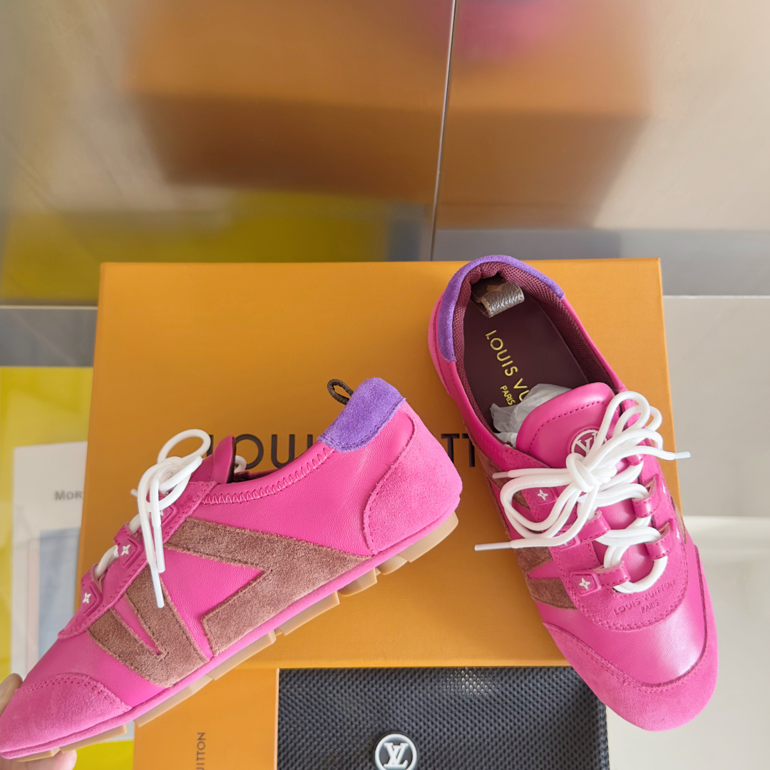 顶级版本:情侣款
LV路易威登 L家 驴牌 最新Sneakerina系列 情侣款 芭蕾运动鞋 德训鞋 休
