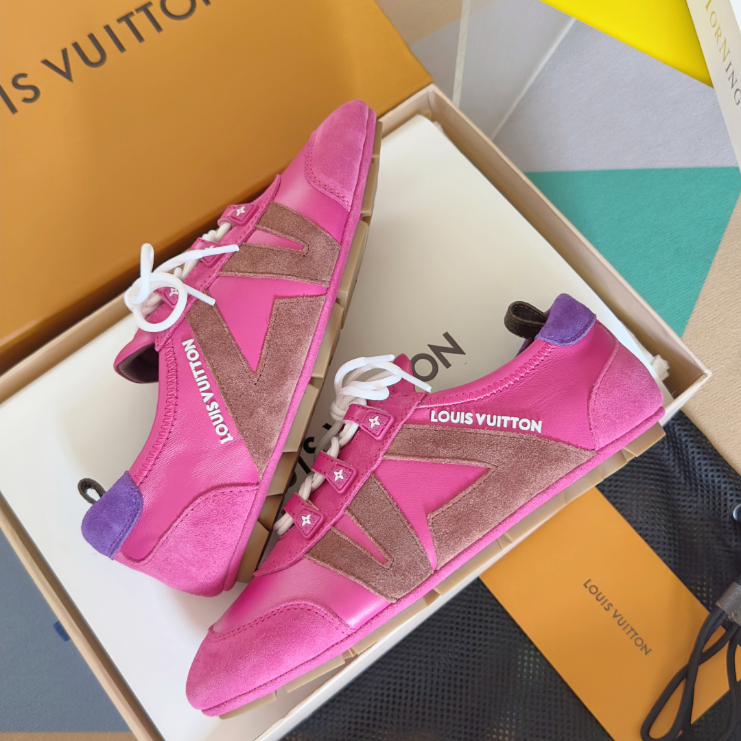 顶级版本:情侣款
LV路易威登 L家 驴牌 最新Sneakerina系列 情侣款 芭蕾运动鞋 德训鞋 休