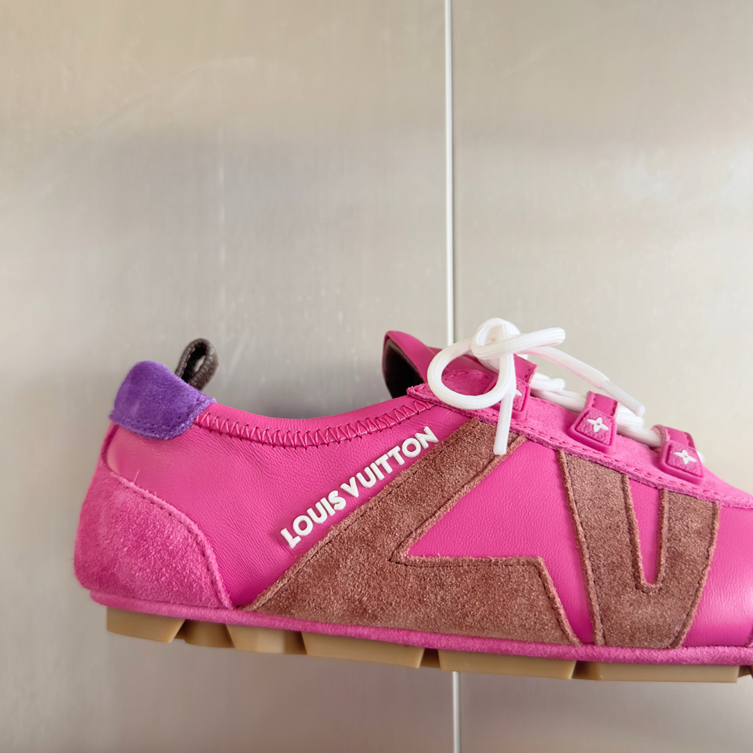 顶级版本:情侣款
LV路易威登 L家 驴牌 最新Sneakerina系列 情侣款 芭蕾运动鞋 德训鞋 休