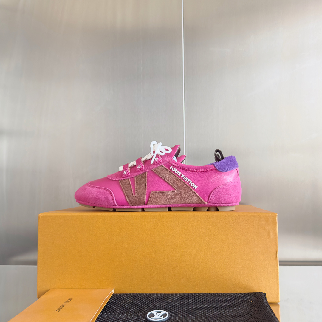 顶级版本:情侣款
LV路易威登 L家 驴牌 最新Sneakerina系列 情侣款 芭蕾运动鞋 德训鞋 休