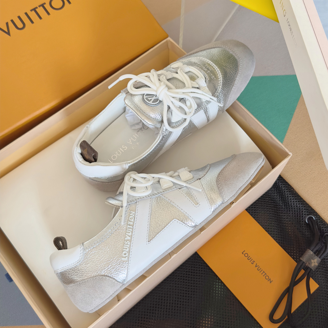 顶级版本:情侣款
LV路易威登 L家 驴牌 最新Sneakerina系列 情侣款 芭蕾运动鞋 德训鞋 休