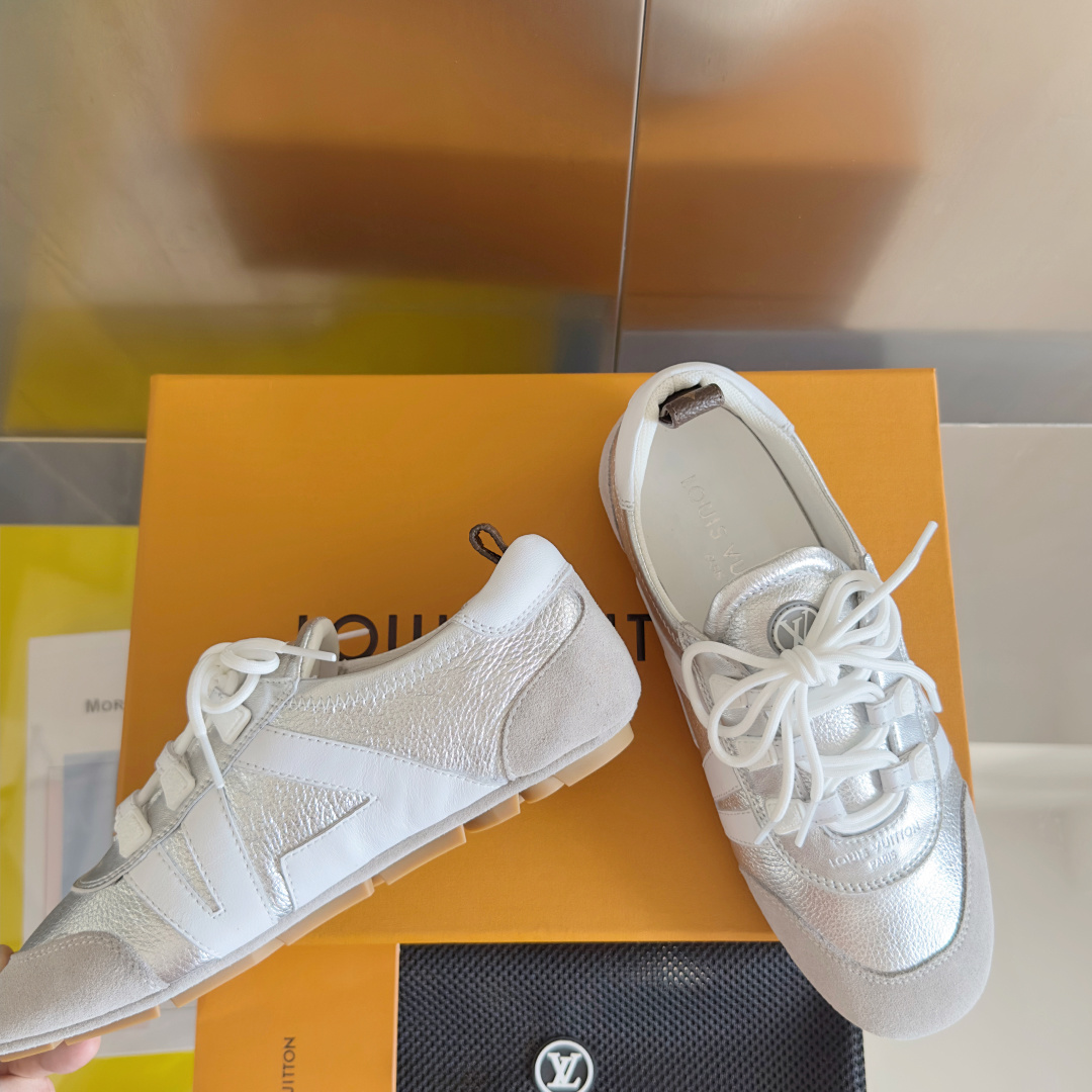 顶级版本:情侣款
LV路易威登 L家 驴牌 最新Sneakerina系列 情侣款 芭蕾运动鞋 德训鞋 休