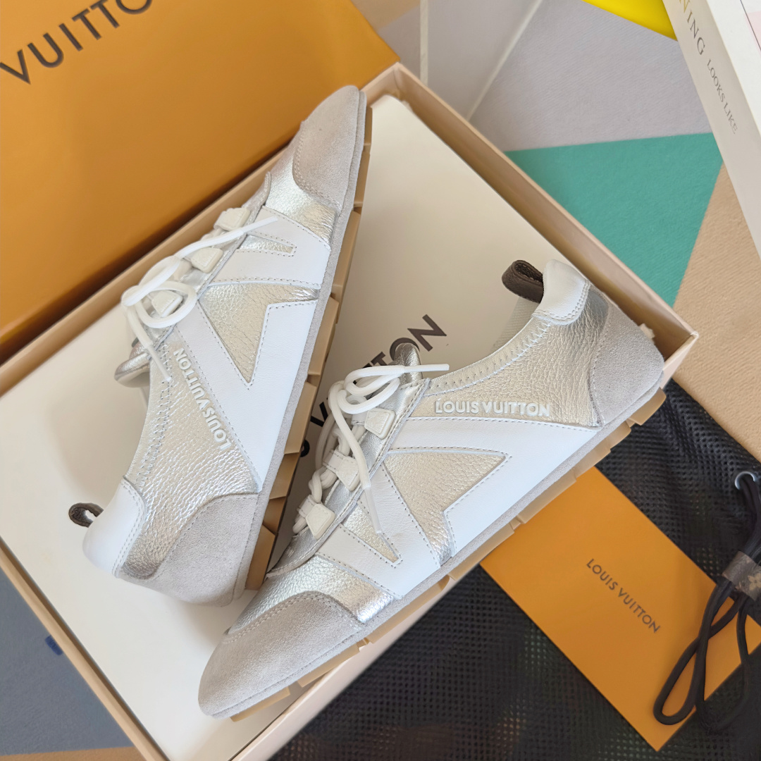 顶级版本:情侣款
LV路易威登 L家 驴牌 最新Sneakerina系列 情侣款 芭蕾运动鞋 德训鞋 休