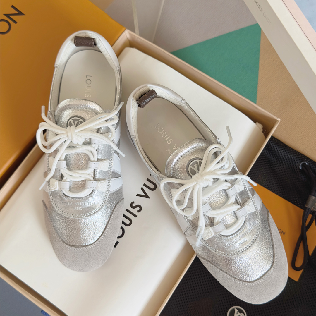 顶级版本:情侣款
LV路易威登 L家 驴牌 最新Sneakerina系列 情侣款 芭蕾运动鞋 德训鞋 休