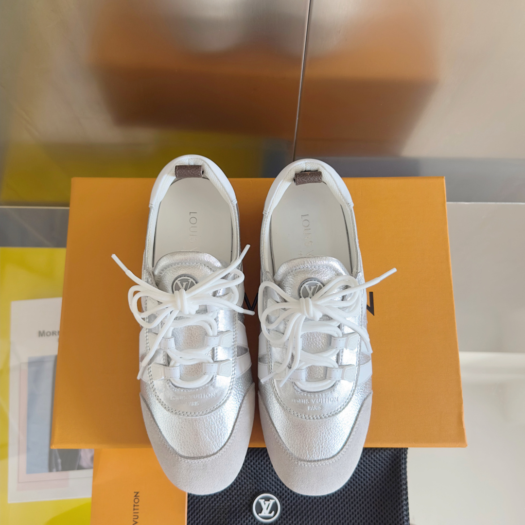 顶级版本:情侣款
LV路易威登 L家 驴牌 最新Sneakerina系列 情侣款 芭蕾运动鞋 德训鞋 休
