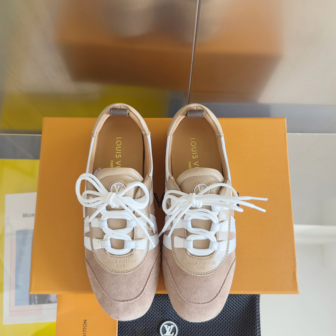 顶级版本:情侣款
LV路易威登 L家 驴牌 最新Sneakerina系列 情侣款 芭蕾运动鞋 德训鞋 休