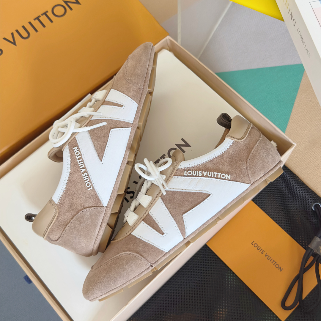 顶级版本:情侣款
LV路易威登 L家 驴牌 最新Sneakerina系列 情侣款 芭蕾运动鞋 德训鞋 休