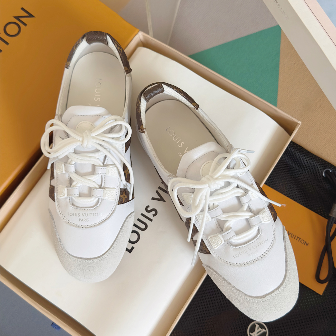 顶级版本:情侣款
LV路易威登 L家 驴牌 最新Sneakerina系列 情侣款 芭蕾运动鞋 德训鞋 休