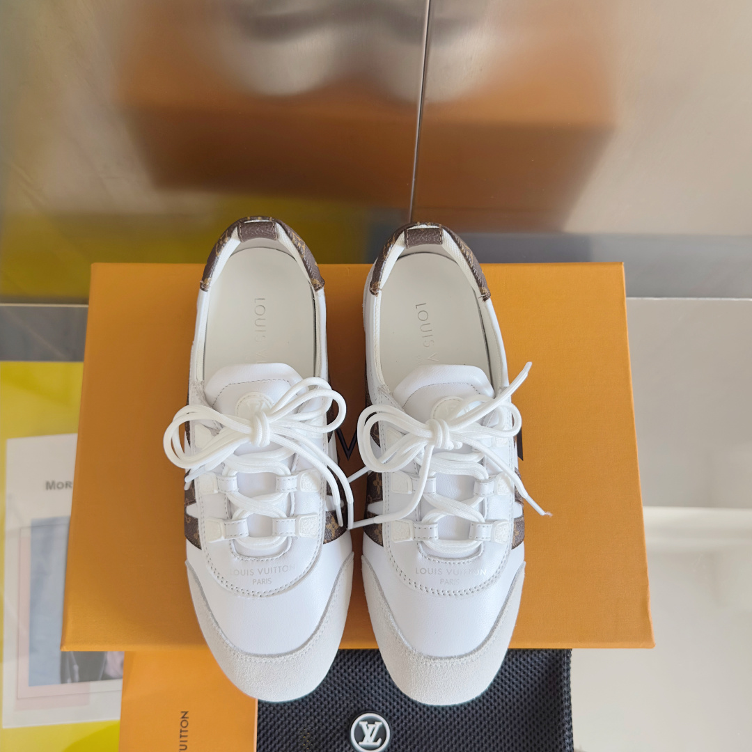 顶级版本:情侣款
LV路易威登 L家 驴牌 最新Sneakerina系列 情侣款 芭蕾运动鞋 德训鞋 休