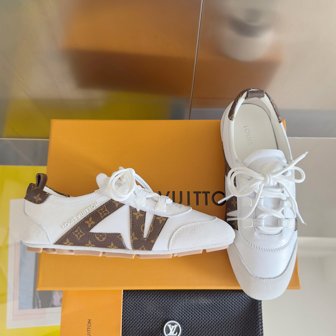 顶级版本:情侣款
LV路易威登 L家 驴牌 最新Sneakerina系列 情侣款 芭蕾运动鞋 德训鞋 休
